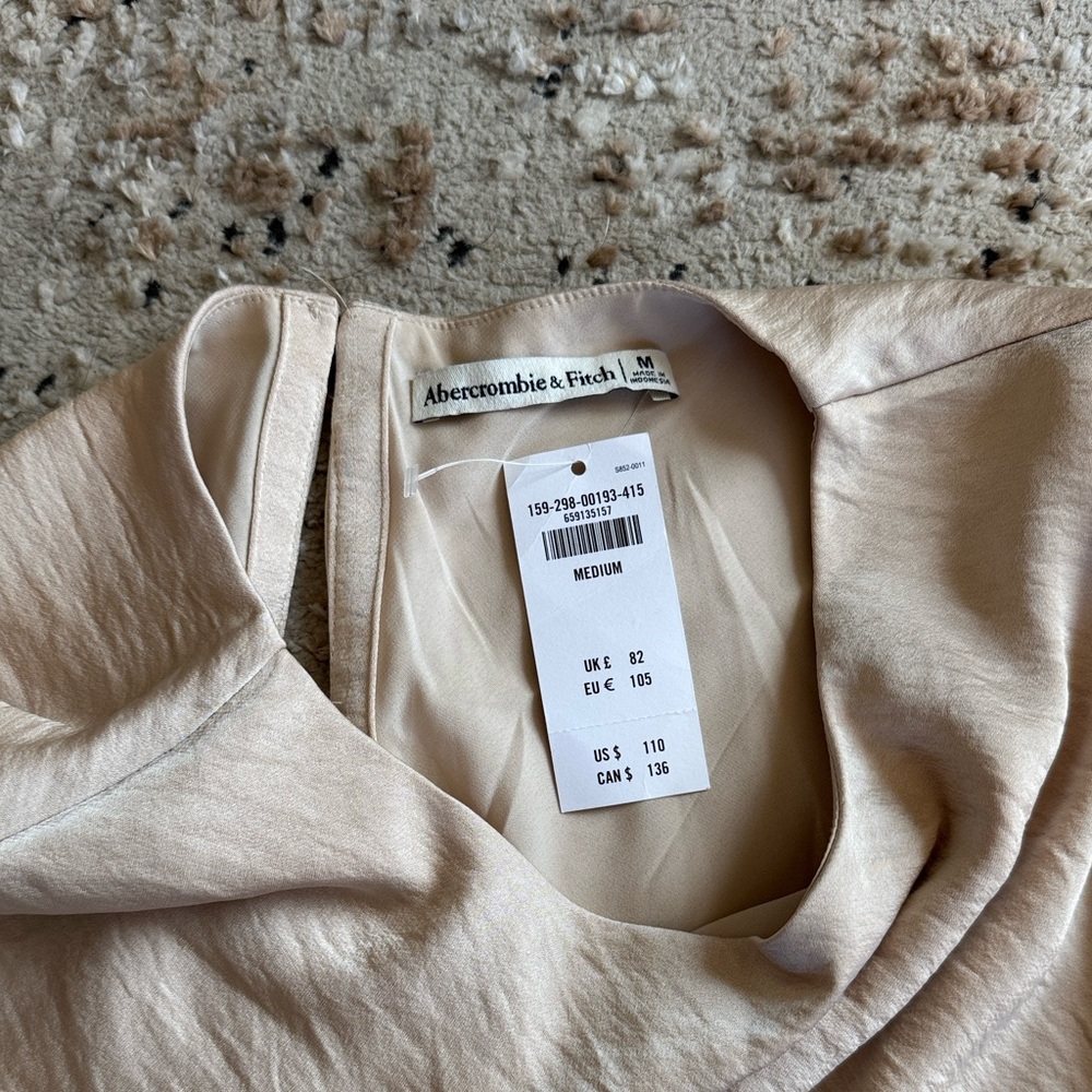 Abercrombie & Fitch Crinkle Satin maxi dress - Picture 4 of 9